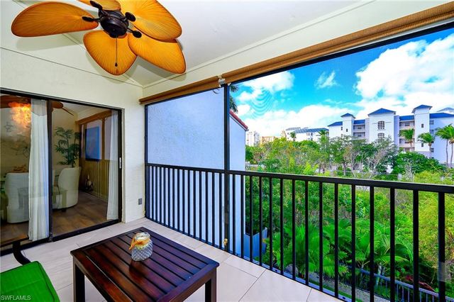 586 Beachwalk CIR O-305, Naples, FL 34108