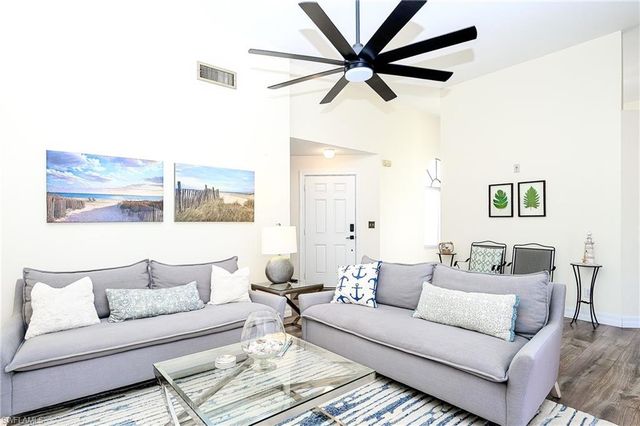 586 Beachwalk CIR O-305, Naples, FL 34108