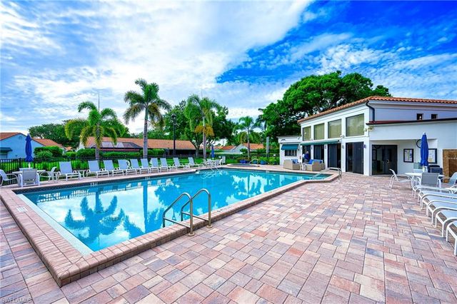 586 Beachwalk CIR O-305, Naples, FL 34108