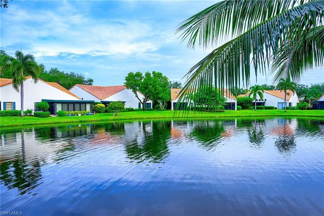 586 Beachwalk CIR O-305, Naples, FL 34108