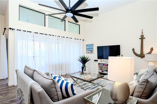 586 Beachwalk CIR O-305, Naples, FL 34108