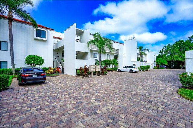 586 Beachwalk CIR O-305, Naples, FL 34108