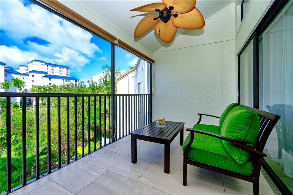 586 Beachwalk CIR O-305, Naples, FL 34108