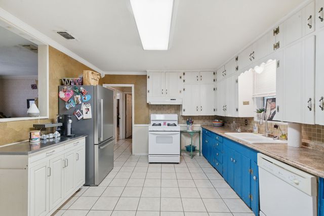 210 Aikens Street, Lipan, TX 76462