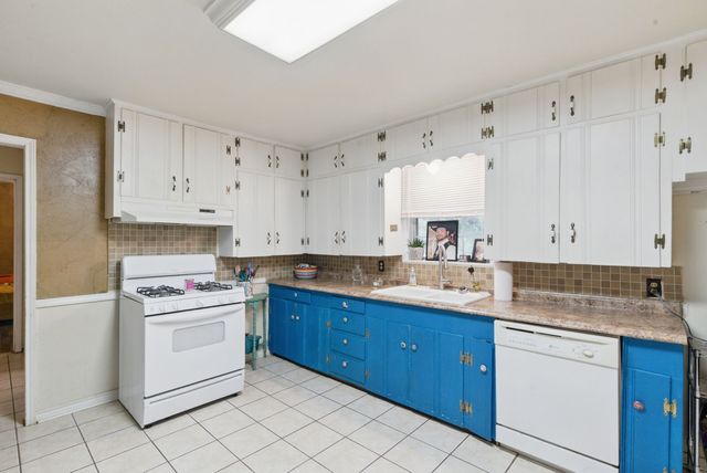 210 Aikens Street, Lipan, TX 76462