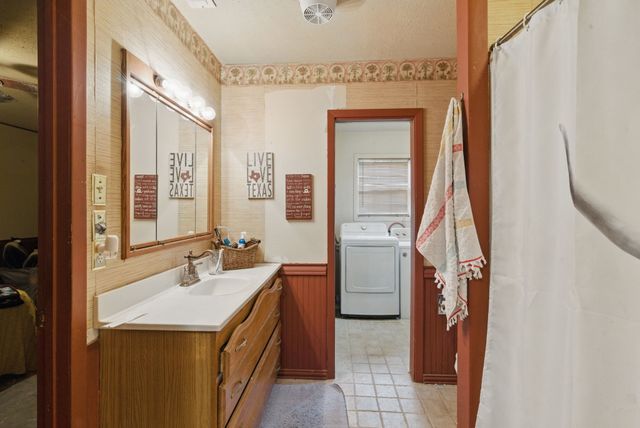 210 Aikens Street, Lipan, TX 76462