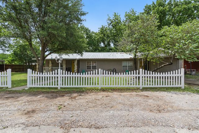 210 Aikens Street, Lipan, TX 76462
