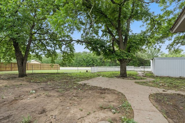 210 Aikens Street, Lipan, TX 76462