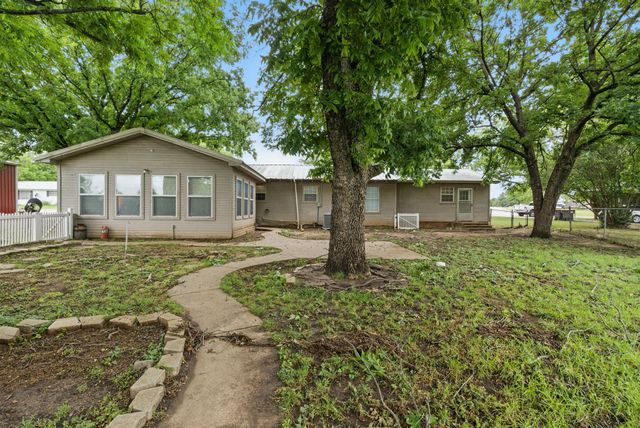 210 Aikens Street, Lipan, TX 76462