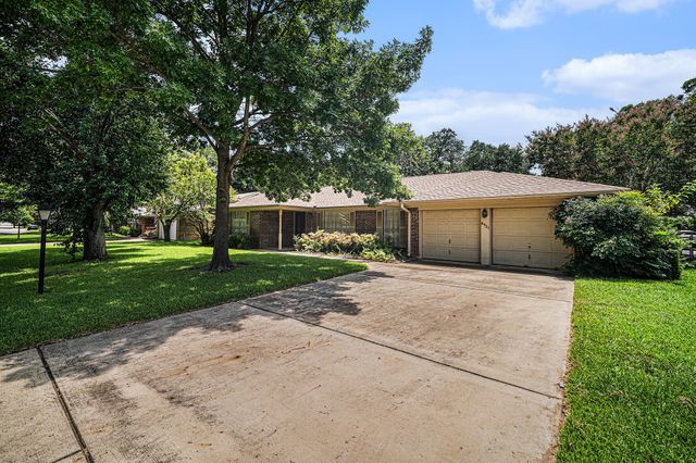 8921 Sirocka Drive, Benbrook, TX 76116