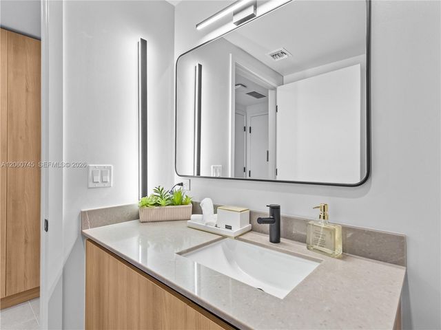 121 NE 5th Street 504, Miami, FL 33132
