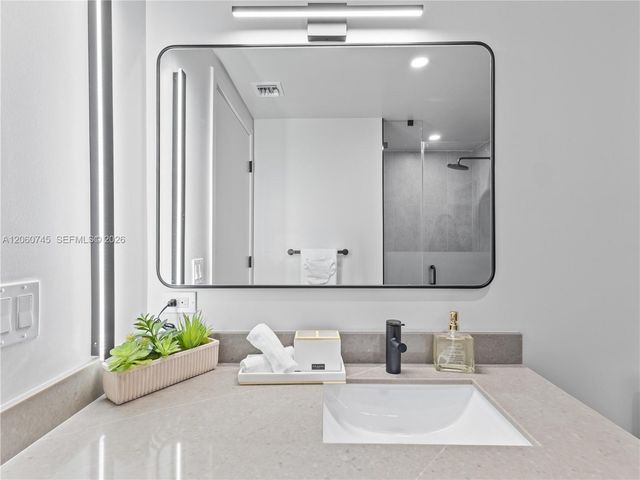 121 NE 5th Street 504, Miami, FL 33132