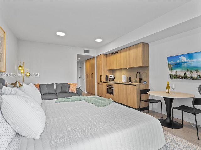 121 NE 5th Street 504, Miami, FL 33132