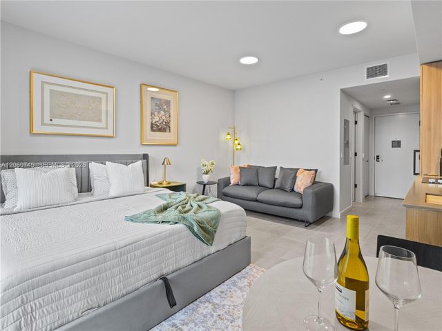 121 NE 5th Street 504, Miami, FL 33132