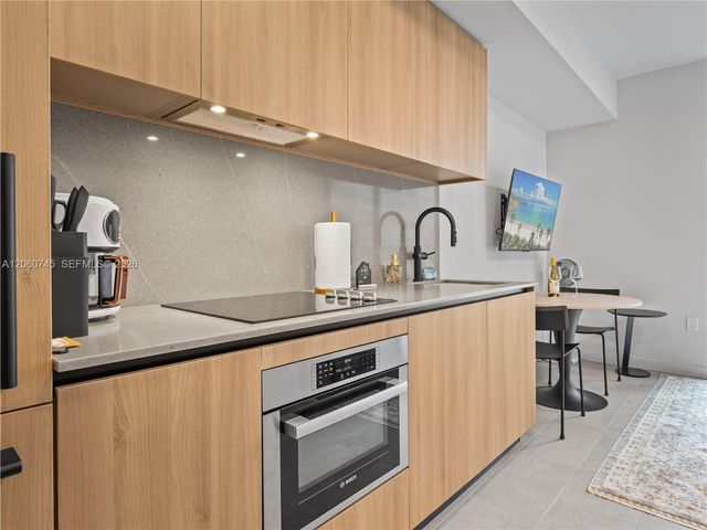 121 NE 5th Street 504, Miami, FL 33132