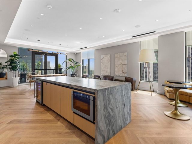 121 NE 5th Street 504, Miami, FL 33132