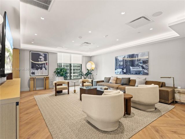 121 NE 5th Street 504, Miami, FL 33132