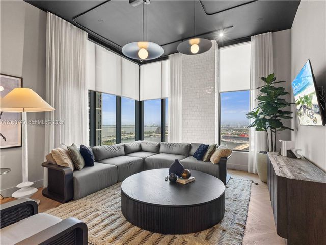 121 NE 5th Street 504, Miami, FL 33132