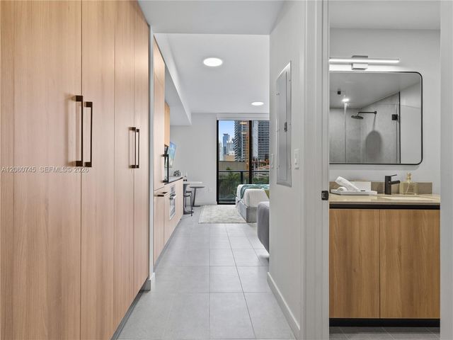 121 NE 5th Street 504, Miami, FL 33132