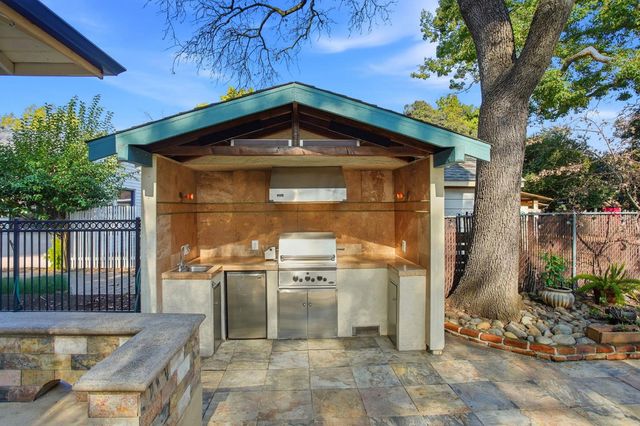 135 Nevada Ave, Roseville, CA 95678