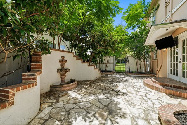 202 W WOODLAWN AVE, San Antonio, TX 78212