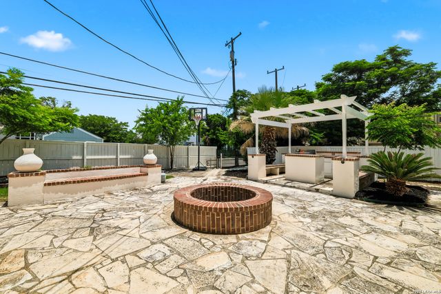 202 W WOODLAWN AVE, San Antonio, TX 78212