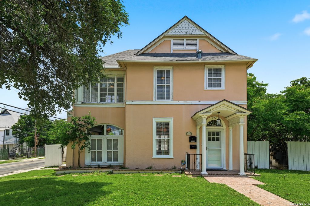 202 W WOODLAWN AVE, San Antonio, TX 78212
