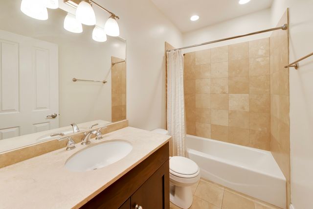 1219 W Foster Avenue 2W, Chicago, IL 60640