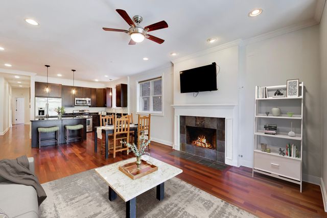 1219 W Foster Avenue 2W, Chicago, IL 60640