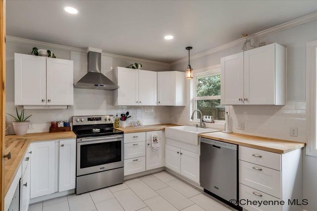 1702 NEWTON DR, Cheyenne, WY 82001