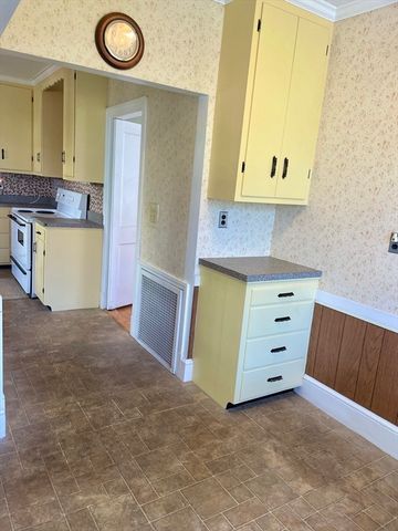 137 Boylston St, Brockton, MA 02301