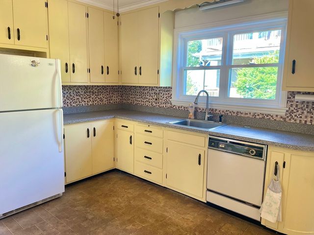 137 Boylston St, Brockton, MA 02301