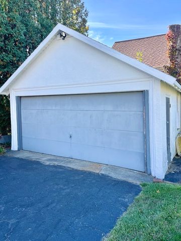 137 Boylston St, Brockton, MA 02301