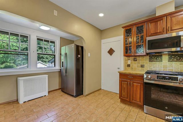 6 Colonial Court, Dumont, NJ 07628