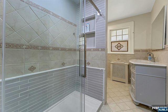 6 Colonial Court, Dumont, NJ 07628