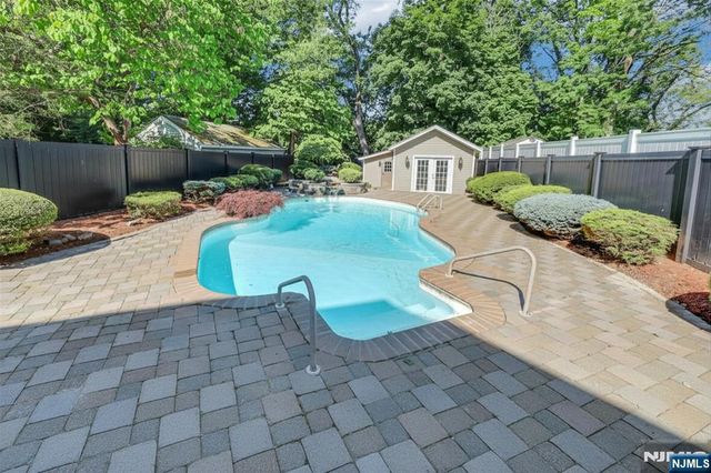 6 Colonial Court, Dumont, NJ 07628