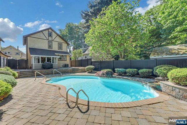 6 Colonial Court, Dumont, NJ 07628