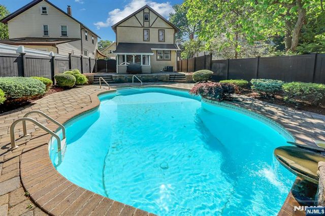 6 Colonial Court, Dumont, NJ 07628