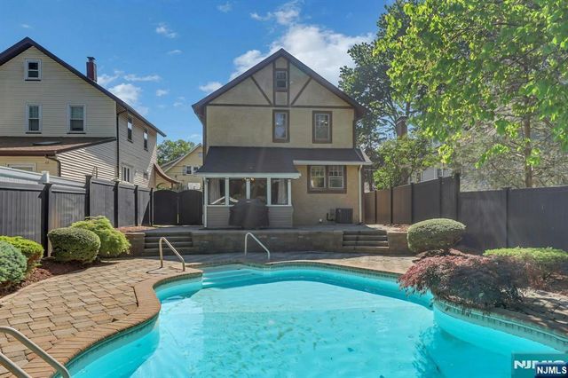 6 Colonial Court, Dumont, NJ 07628