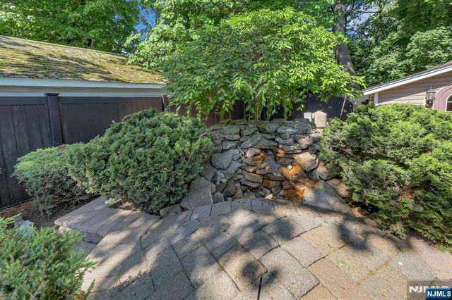 6 Colonial Court, Dumont, NJ 07628