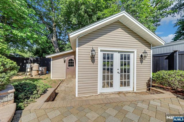6 Colonial Court, Dumont, NJ 07628