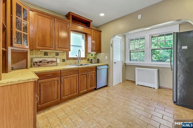 6 Colonial Court, Dumont, NJ 07628