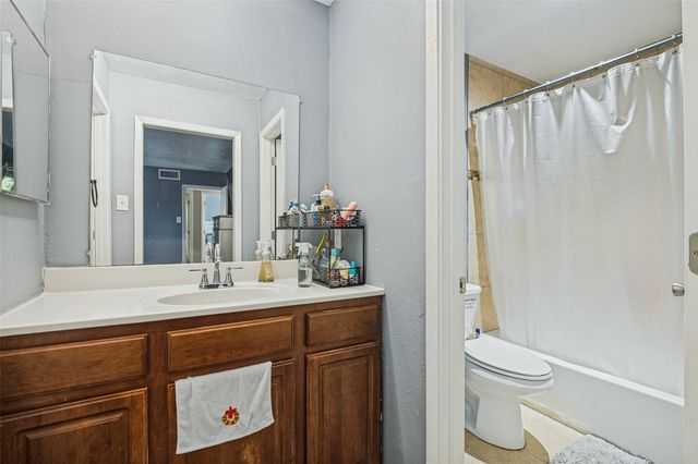 1202 Canyon Oaks Drive, Lancaster, TX 75146