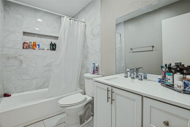 1202 Canyon Oaks Drive, Lancaster, TX 75146