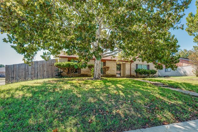 1202 Canyon Oaks Drive, Lancaster, TX 75146