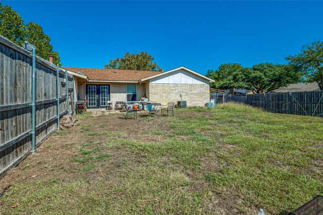 1202 Canyon Oaks Drive, Lancaster, TX 75146
