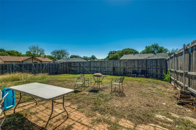 1202 Canyon Oaks Drive, Lancaster, TX 75146