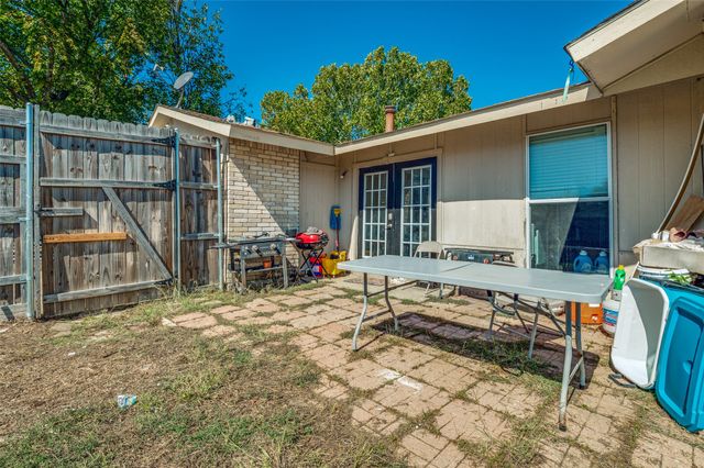 1202 Canyon Oaks Drive, Lancaster, TX 75146