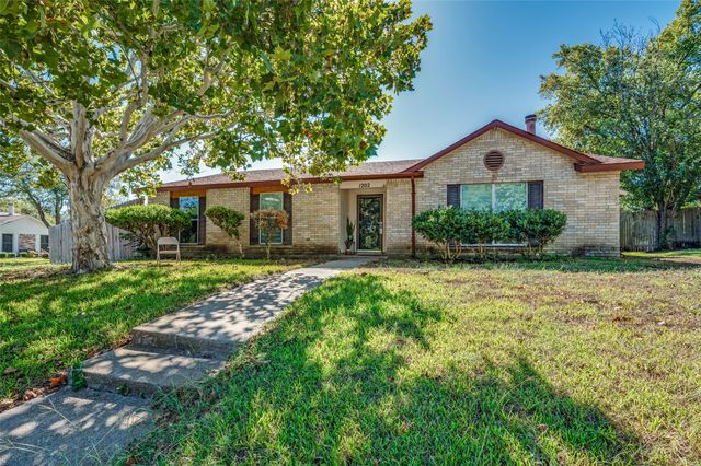 1202 Canyon Oaks Drive, Lancaster, TX 75146