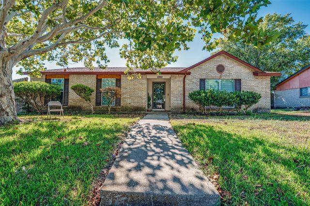 1202 Canyon Oaks Drive, Lancaster, TX 75146